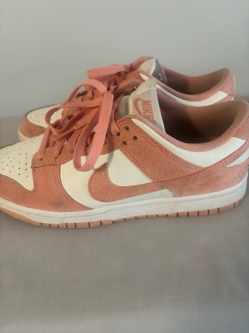Nike Women’s Dunk Low
Apricot Agate/White
